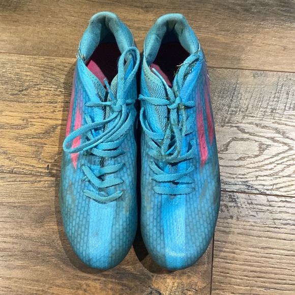 Adidas Soccer cleats - Picture 2 of 5